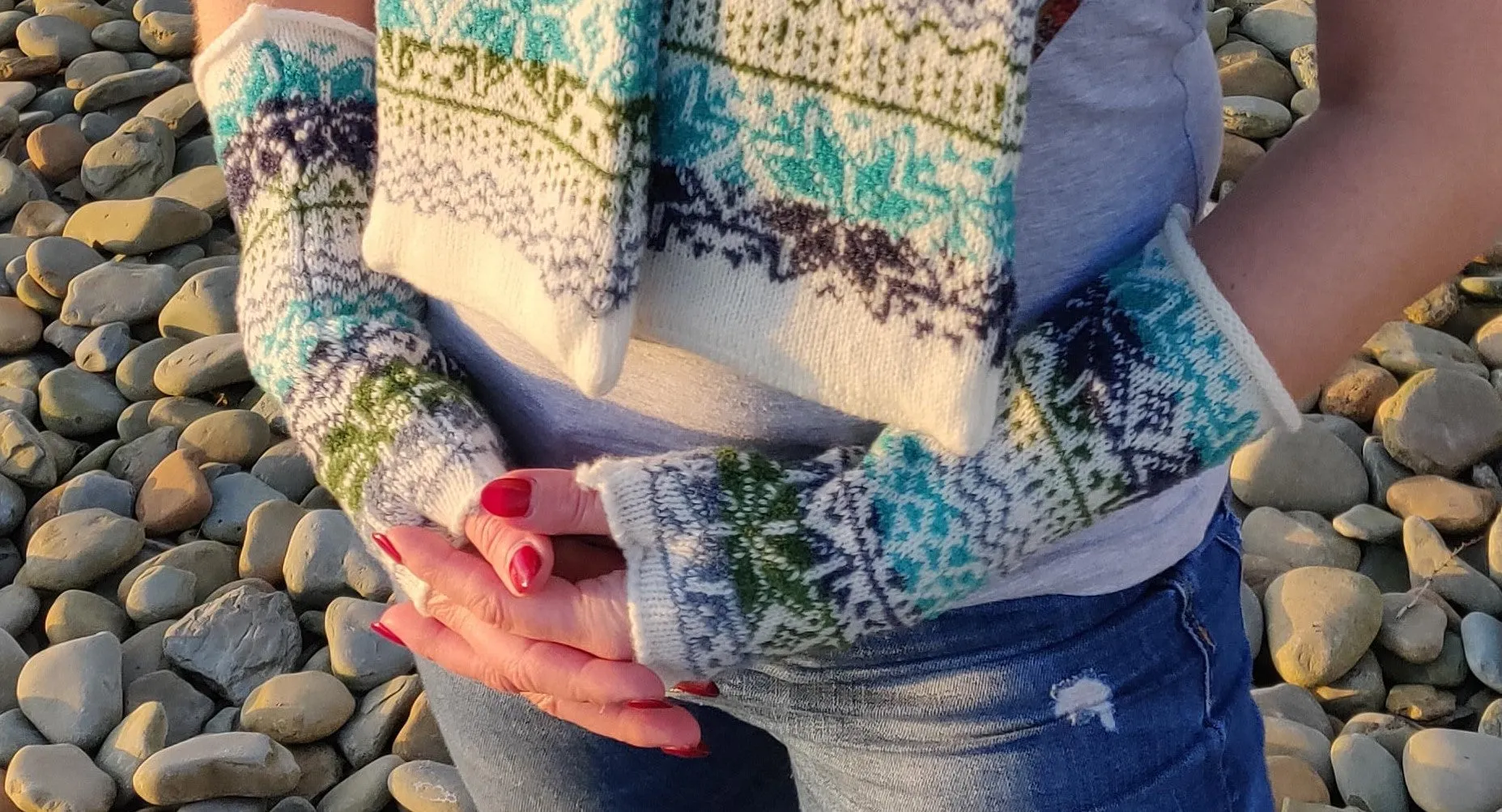 Annie Glue Sea Blues Fair Isle Hand Warmers