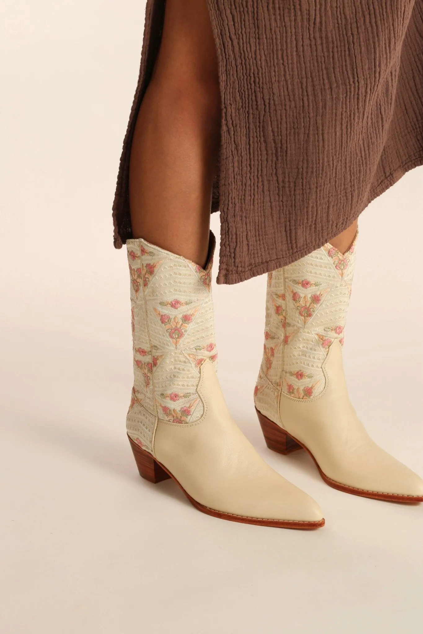 IVORY PINK FLOWER WESTERN BOOTS OHLOLITA