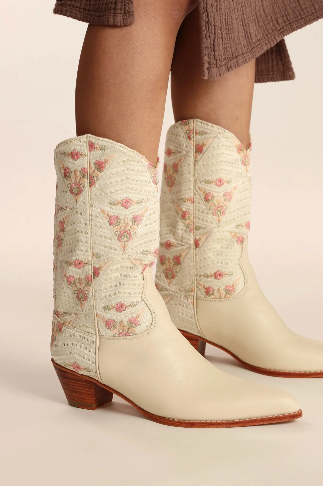 IVORY PINK FLOWER WESTERN BOOTS OHLOLITA