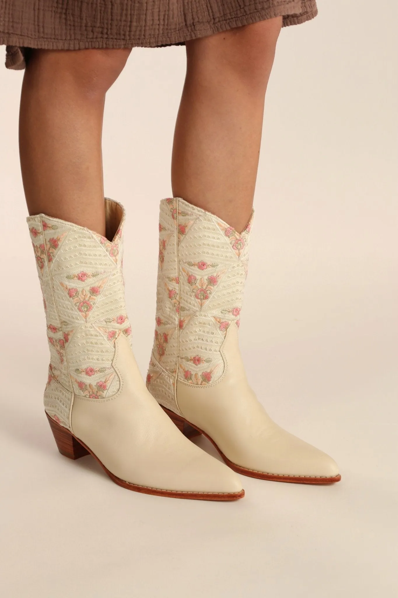 IVORY PINK FLOWER WESTERN BOOTS OHLOLITA