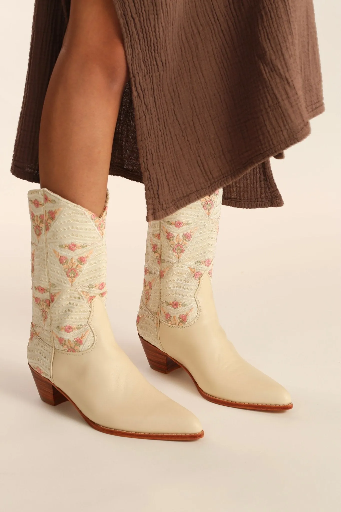 IVORY PINK FLOWER WESTERN BOOTS OHLOLITA