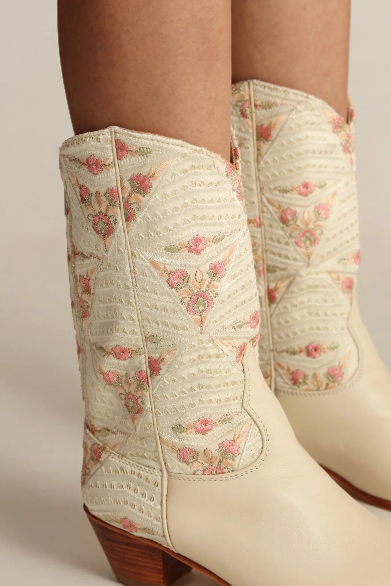 IVORY PINK FLOWER WESTERN BOOTS OHLOLITA