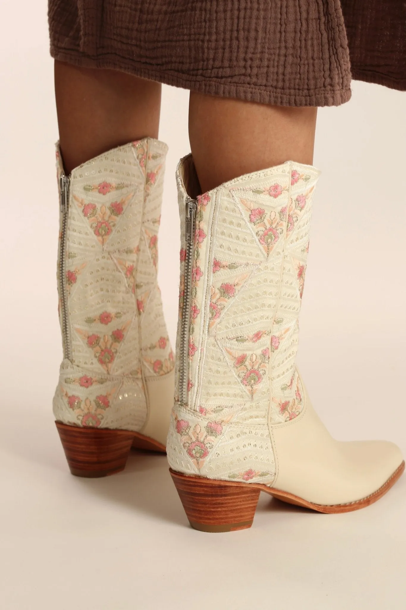 IVORY PINK FLOWER WESTERN BOOTS OHLOLITA