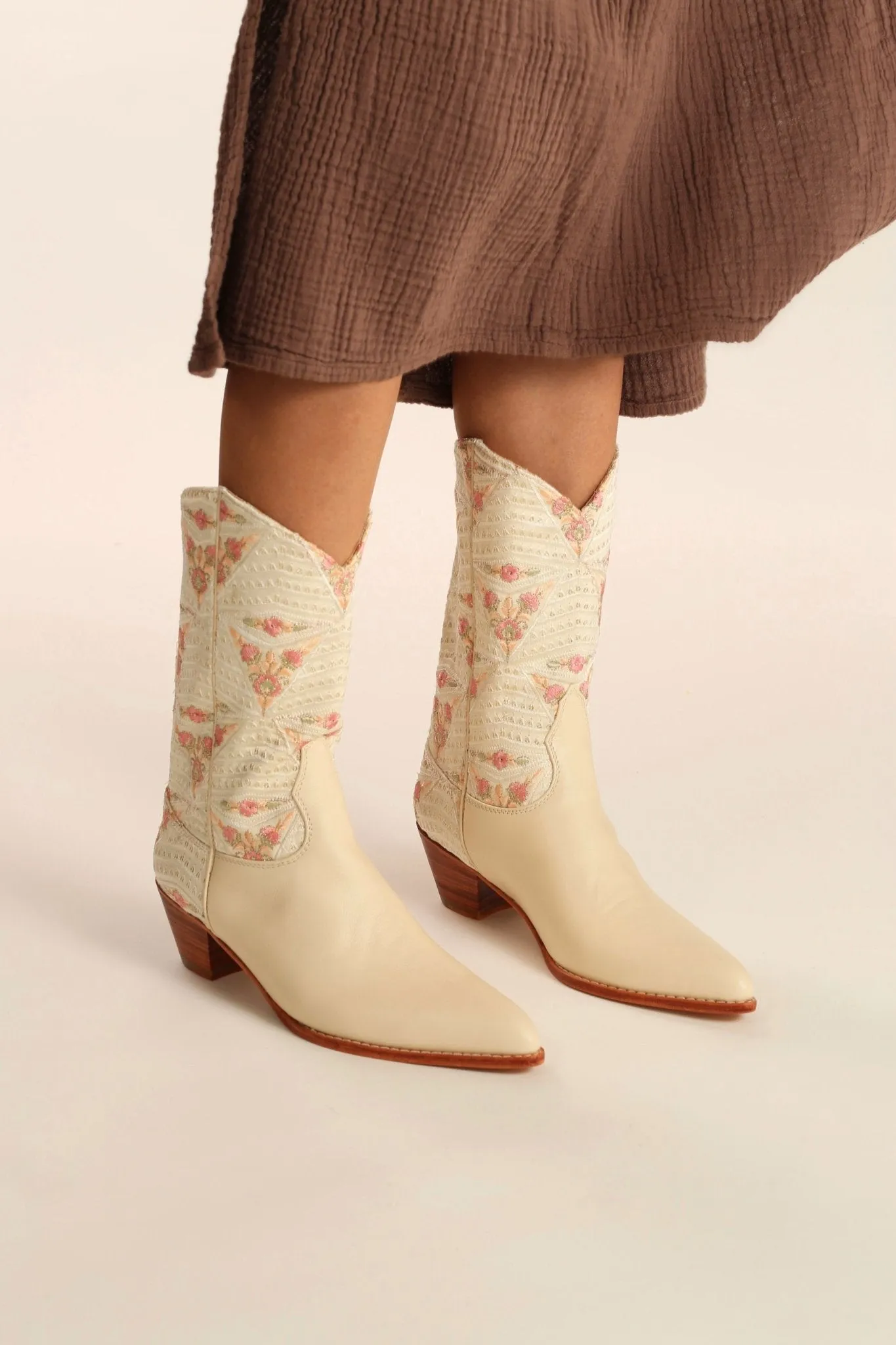 IVORY PINK FLOWER WESTERN BOOTS OHLOLITA