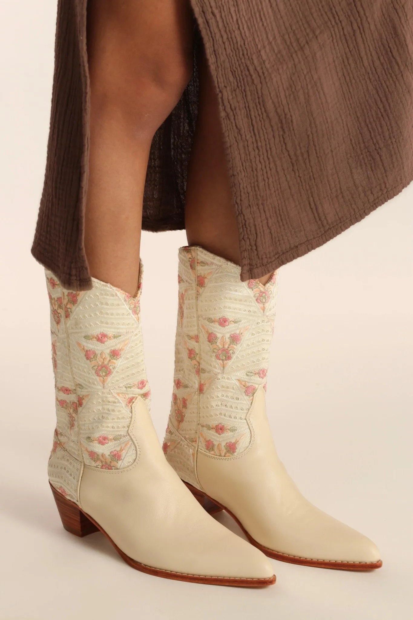 IVORY PINK FLOWER WESTERN BOOTS OHLOLITA