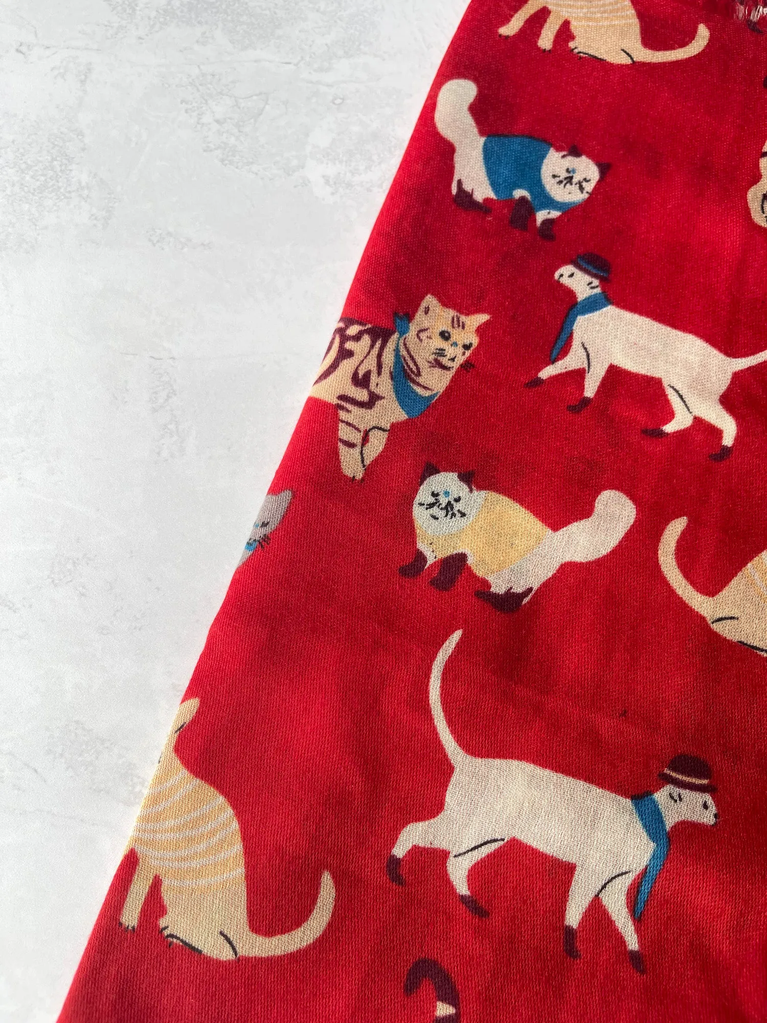 LIGHTWEIGHT RED SCARF WITH CATS