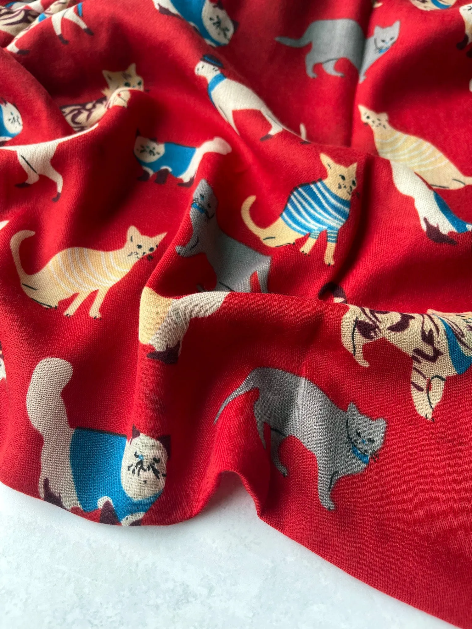 LIGHTWEIGHT RED SCARF WITH CATS