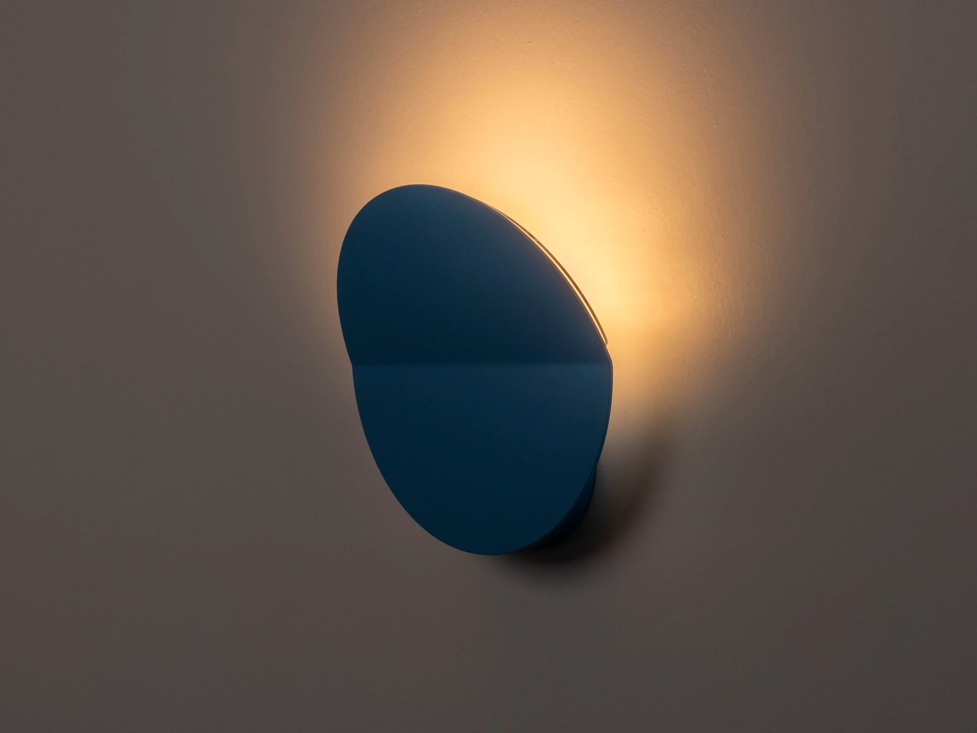 Pool blue diffuser wall light